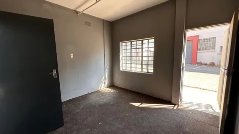 Reliance Centre, 107 Heidelberg road, City Deep has a 366m² Industrial Unit Available To Let (6)